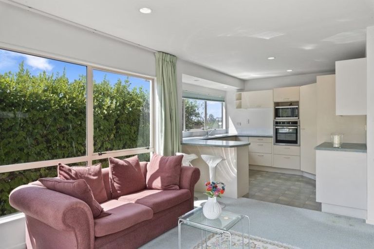 Photo of property in 2/17 Bevyn Street, Castor Bay, Auckland, 0620