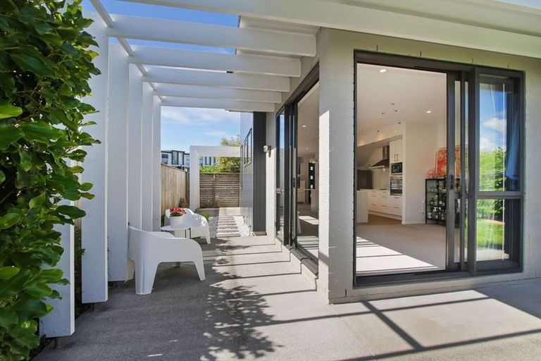 Photo of property in 15 Carder Court, Hobsonville, Auckland, 0618