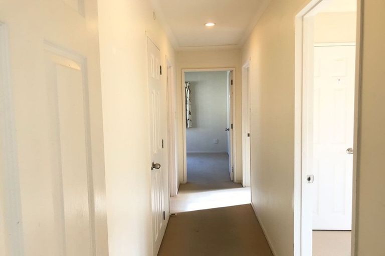 Photo of property in 19 Springside Place, New Lynn, Auckland, 0600