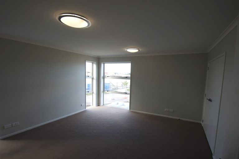 Photo of property in 10 Vincent Lane, Hobsonville, Auckland, 0616
