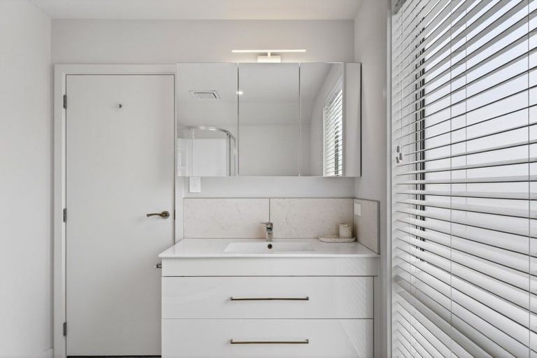 Photo of property in 77 Oak Road, Poraiti, Napier, 4112