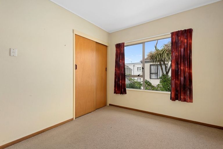 Photo of property in 8/218 Onepu Road, Lyall Bay, Wellington, 6022