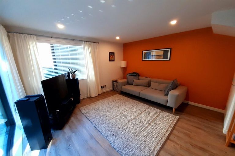 Photo of property in 15/8 Thatcher Crescent, Crofton Downs, Wellington, 6035