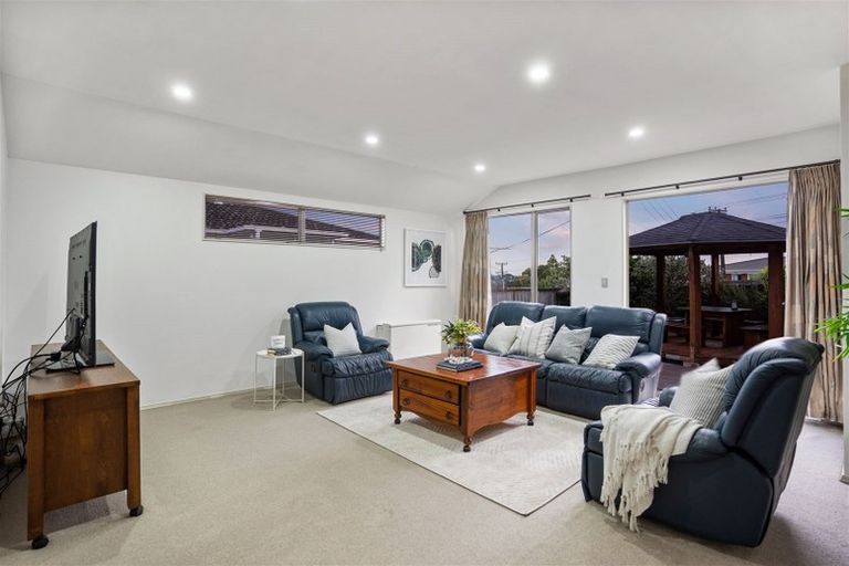 Photo of property in 23 East Coast Road, Milford, Auckland, 0620
