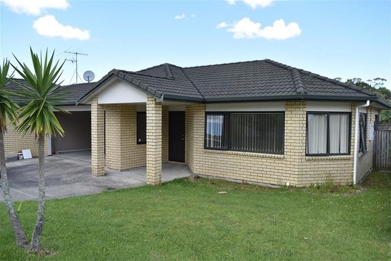 Photo of property in 9 Ballintra Close, Pinehill, Auckland, 0632