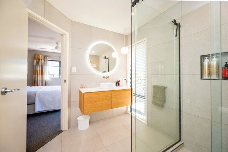 Photo of property in 11 Woodford Heights, Havelock North, 4130