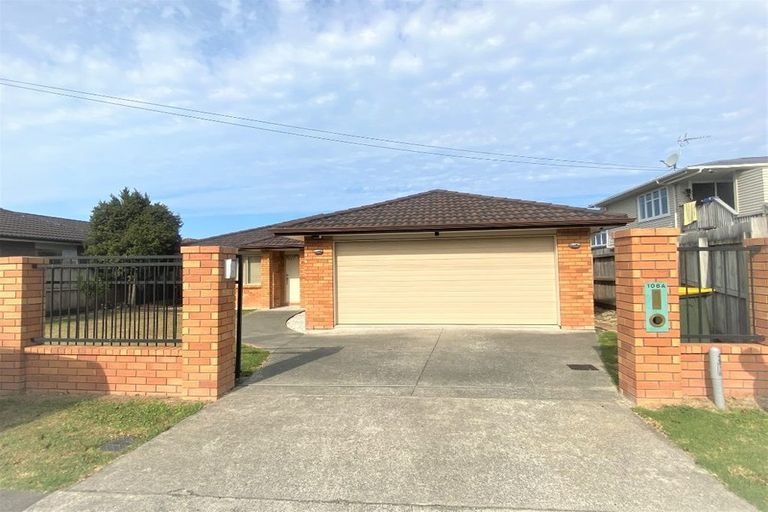 Photo of property in 106a Simpson Road, Henderson Valley, Auckland, 0614