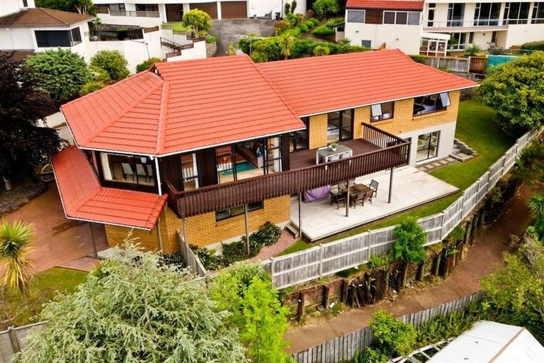 Photo of property in 12 Bragato Place, Chatswood, Auckland, 0626