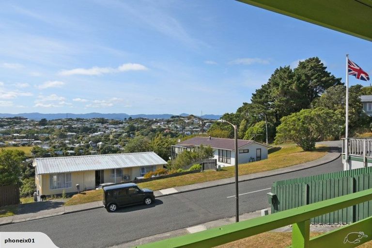 Photo of property in 7 Fitzpatrick Street, Newlands, Wellington, 6037