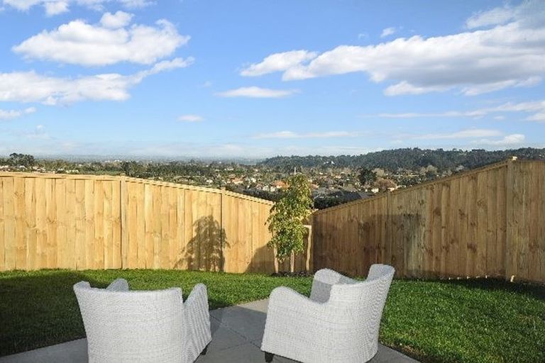 Photo of property in 111 Mackay Drive, Greenhithe, Auckland, 0632