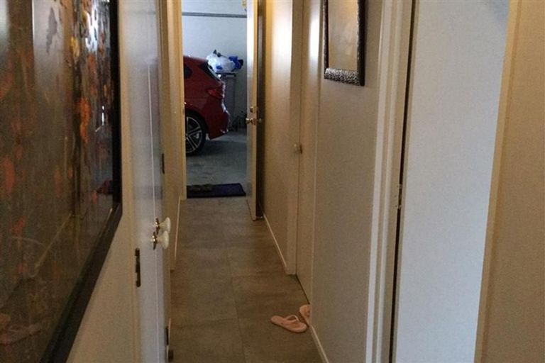 Photo of property in 2/7 Bernie Edwards Place, Botany Downs, Auckland, 2010