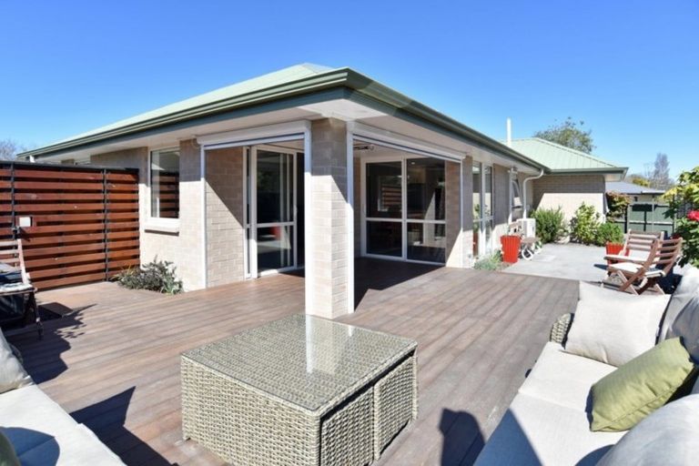 Photo of property in 15a Canberra Place, Redwood, Christchurch, 8051