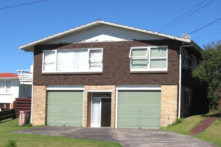 Photo of property in 17 Divich Avenue, Te Atatu South, Auckland, 0610