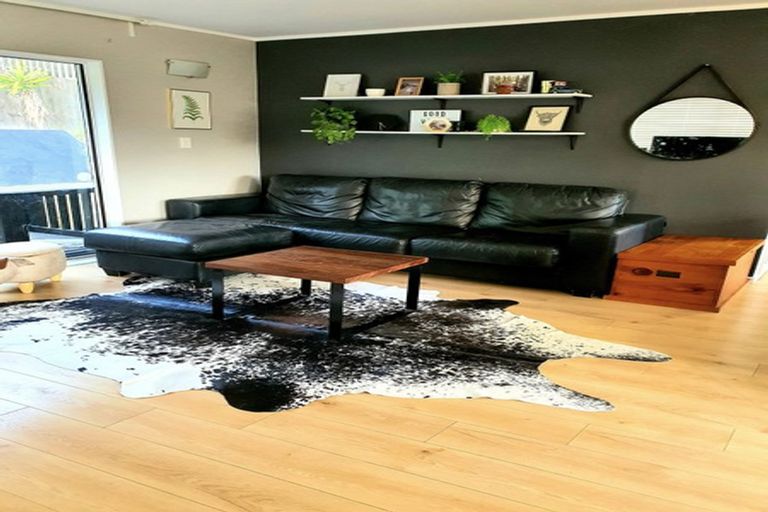 Photo of property in 1/59 Topliss Drive, Northcross, Auckland, 0632