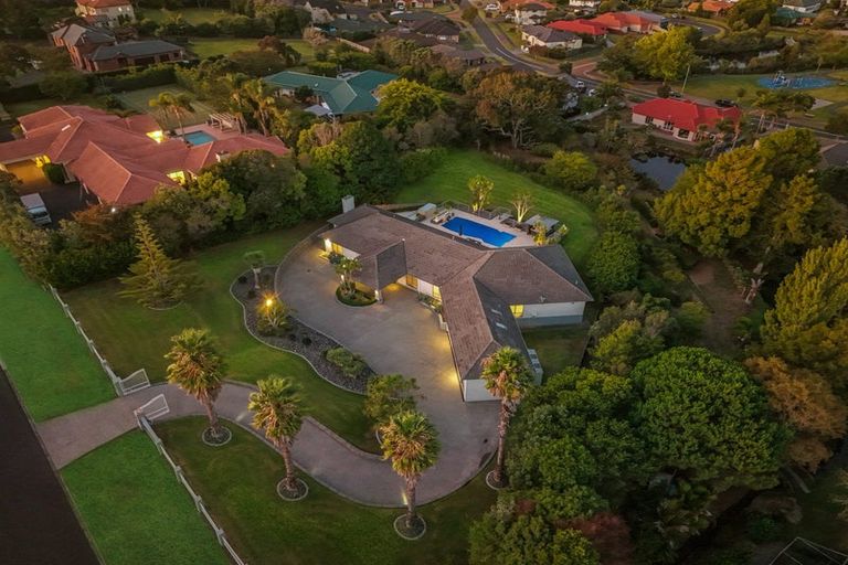 Photo of property in 7 Burgundy Park Avenue, Henderson, Auckland, 0612