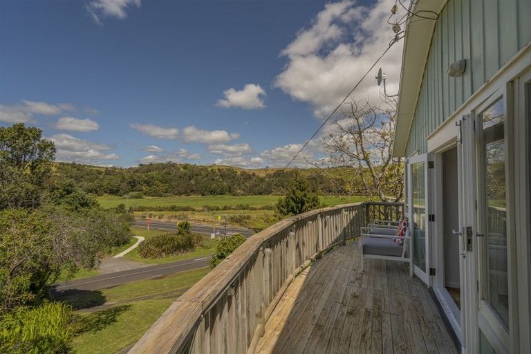 Photo of property in 4 Ocean Beach Road, Tairua, 3508