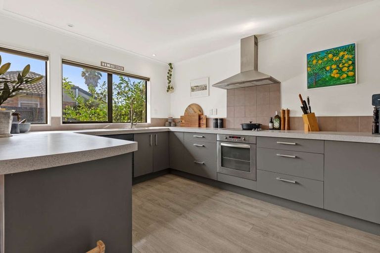 Photo of property in 11 Gibson Place, Papamoa Beach, Papamoa, 3118