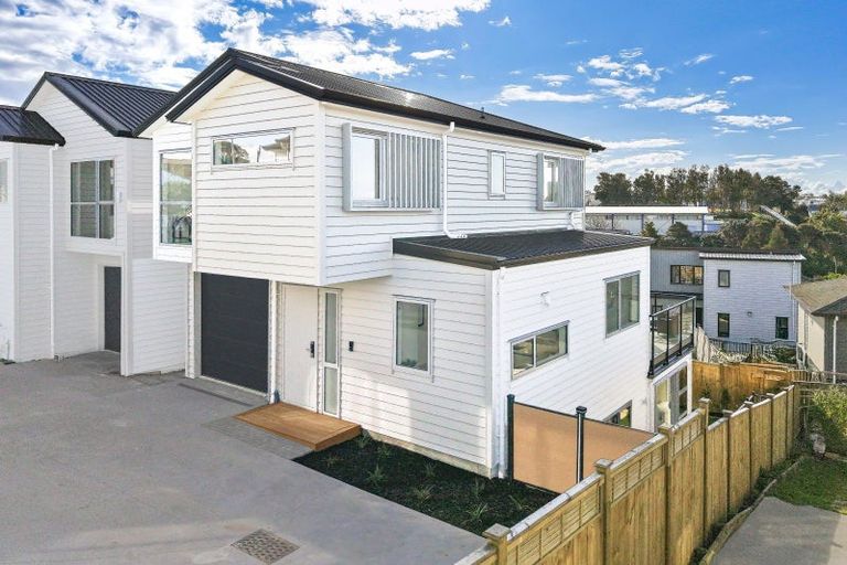 Photo of property in 1d Clematis Avenue, Murrays Bay, Auckland, 0630