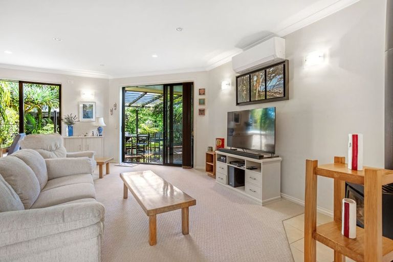 Photo of property in 10 Ringwood Place, Whitianga, 3510