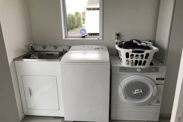 Photo of property in 1/28 Rewarewa Road, Te Atatu Peninsula, Auckland, 0610