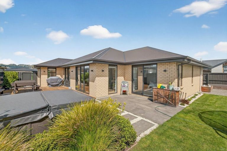 Photo of property in 11 Whitburn Avenue, Halswell, Christchurch, 8025