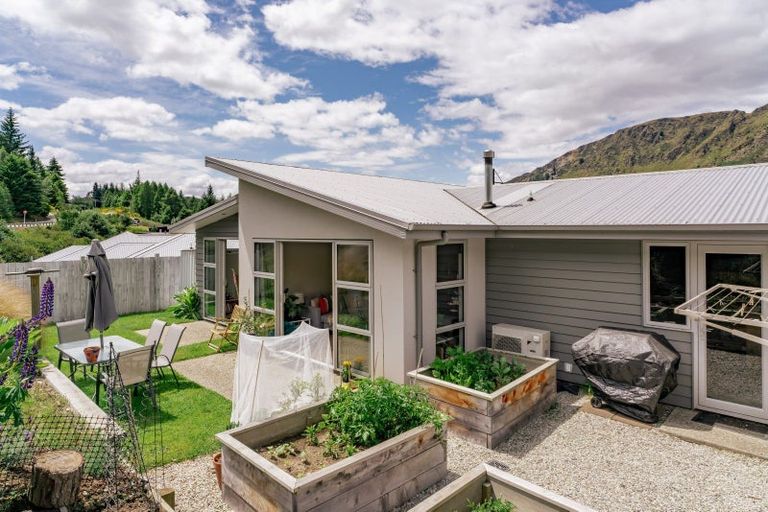 Photo of property in 26 Harrys Close, Arthurs Point, Queenstown, 9371