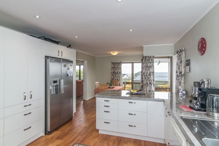 Photo of property in 14 Amokura Street, Waikanae, 5036