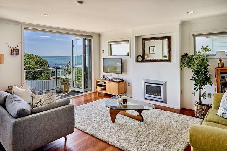 Photo of property in 25 Sunset Parade, Plimmerton, Porirua, 5026