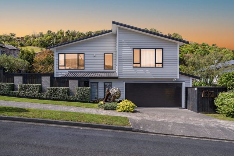 Photo of property in 27 Mauldeth Terrace, Churton Park, Wellington, 6037