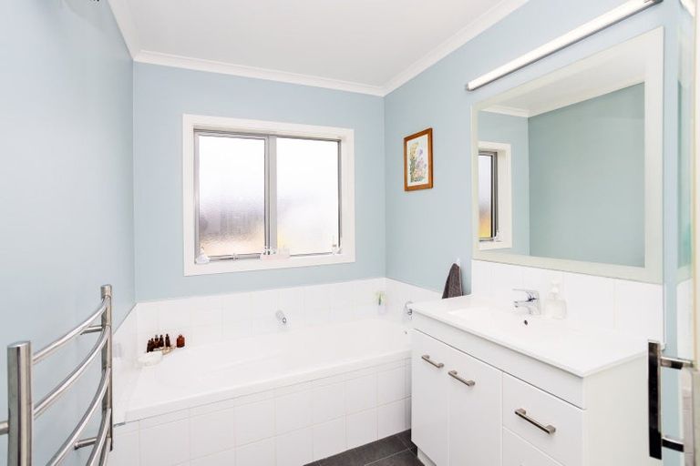 Photo of property in 21 Sunrise Drive, Seaward Bush, Invercargill, 9812