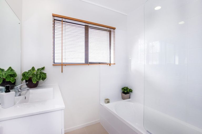 Photo of property in 49 Milan Drive, Glen Eden, Auckland, 0602