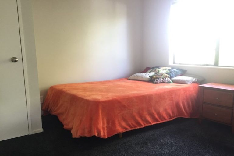 Photo of property in 2/45 Taioma Crescent, Te Atatu Peninsula, Auckland, 0610