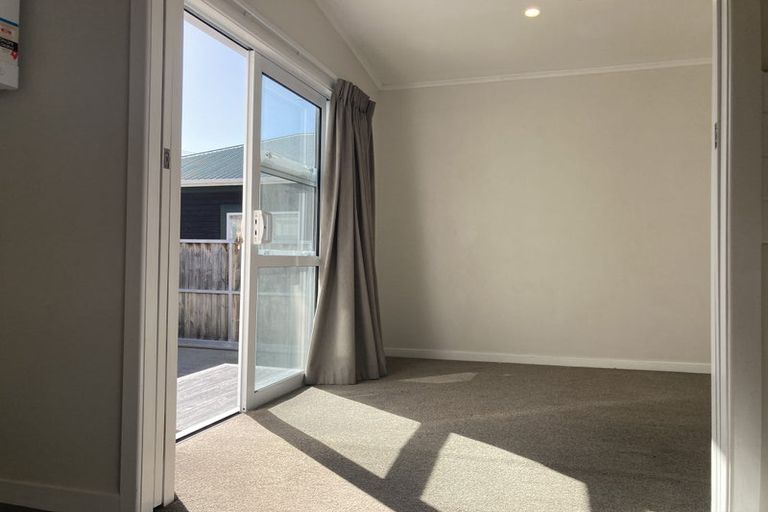 Photo of property in 17 Queens Drive, Kilbirnie, Wellington, 6022