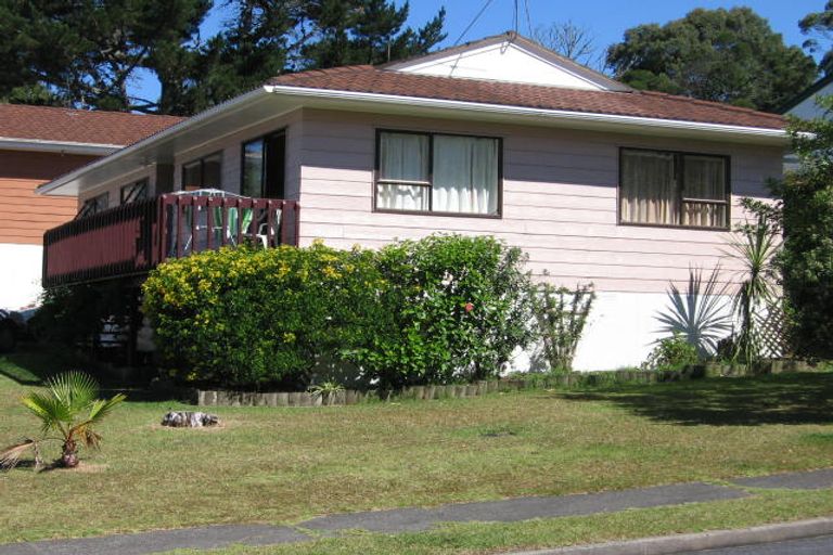 Photo of property in 36 Topliss Drive, Northcross, Auckland, 0632