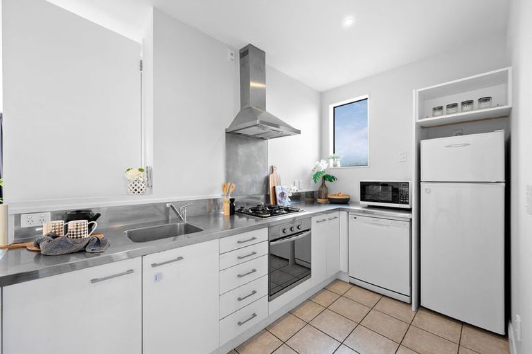 Photo of property in 2/1a Elizabeth Street, Petone, Lower Hutt, 5012