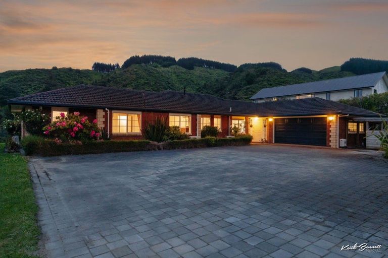 Photo of property in 5 Grace Nicholls Grove, Riverstone Terraces, Upper Hutt, 5018