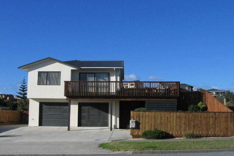 Photo of property in 104 Queens Road, Waikanae Beach, Waikanae, 5036