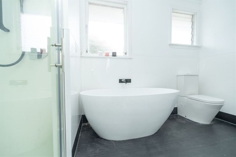 Photo of property in 1 Larnach Street, St Andrews, Hamilton, 3200