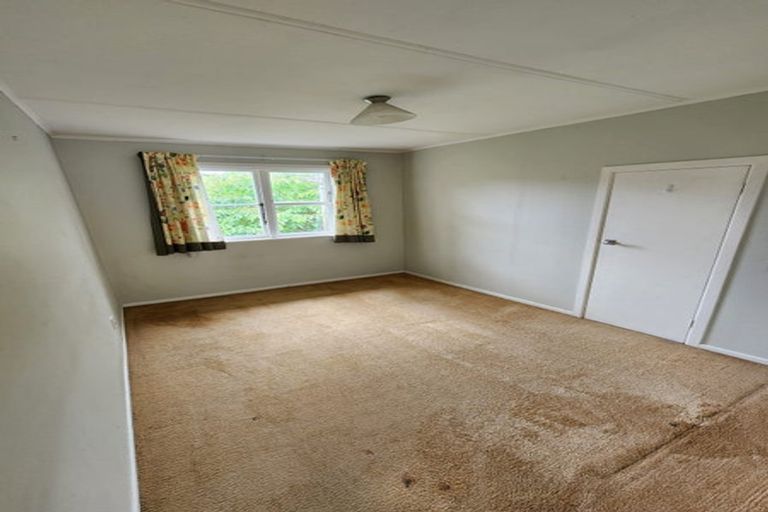 Photo of property in 49 Taylor Terrace, Tawa, Wellington, 5028