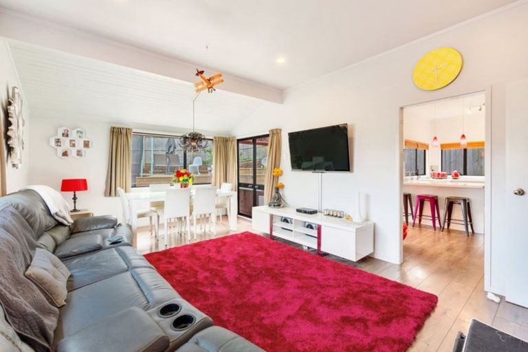 Photo of property in 1/65 Nigel Road, Browns Bay, Auckland, 0630