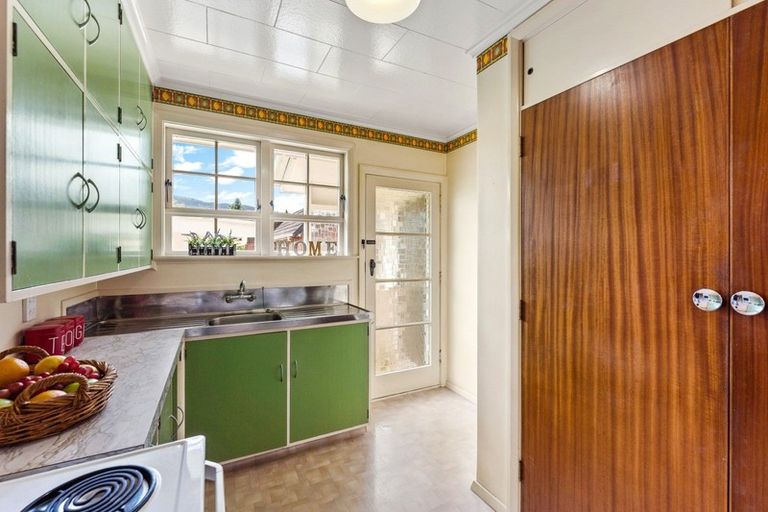 Photo of property in 387 Fergusson Drive, Heretaunga, Upper Hutt, 5018