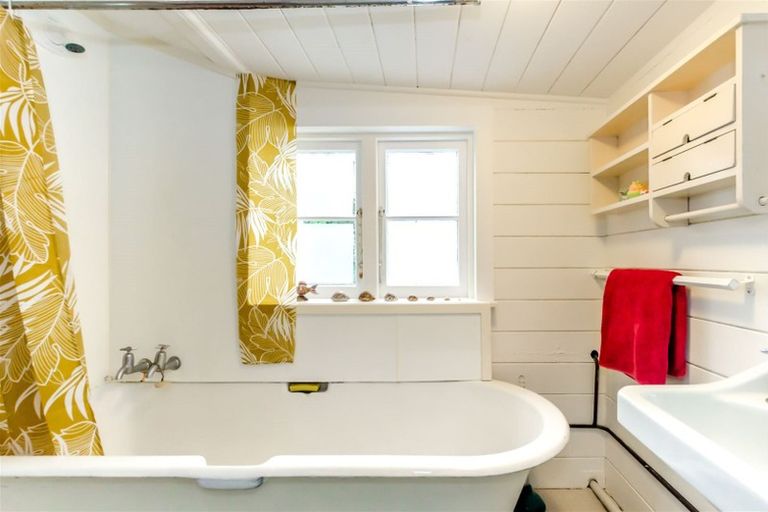 Photo of property in 17 Ocean Road, Paekakariki, 5034