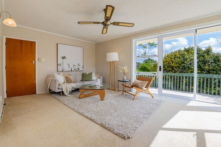 Photo of property in 18 Blakeborough Drive, Forrest Hill, Auckland, 0620