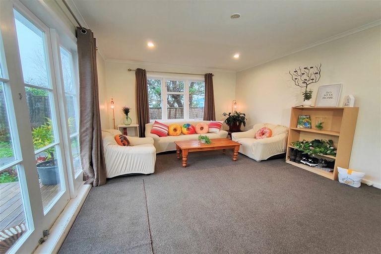 Photo of property in 3/68 Lincoln Park Avenue, Massey, Auckland, 0614