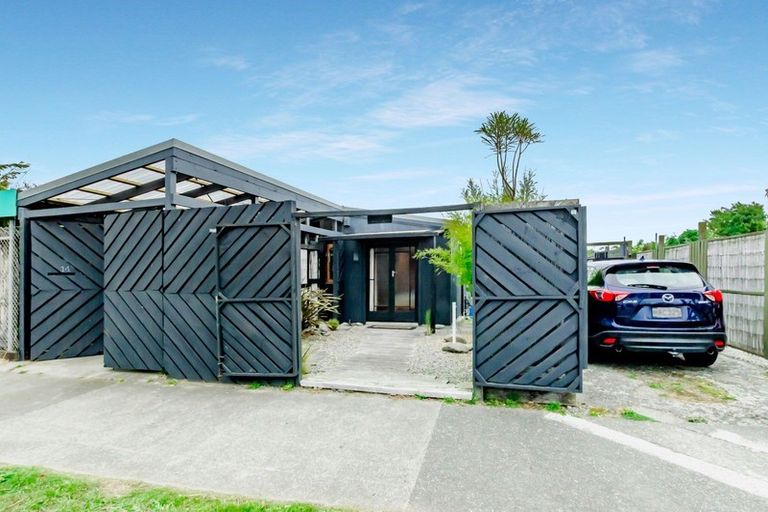 Photo of property in 14 Elizabeth Street, Waikanae, 5036