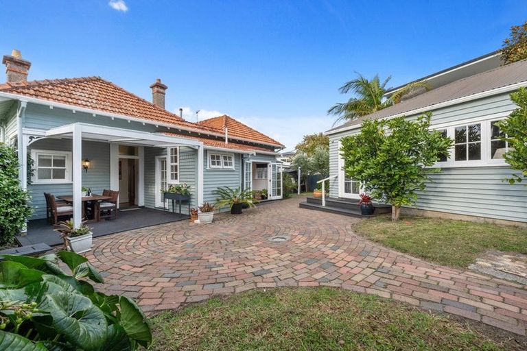 Photo of property in 58 Hinemoa Street, Birkenhead, Auckland, 0626