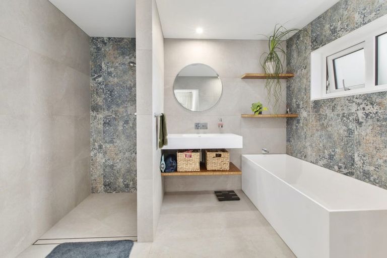 Photo of property in 53 View Road, Houghton Bay, Wellington, 6023