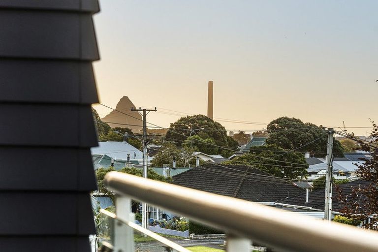 Photo of property in 67a Fulford Street, New Plymouth, 4310