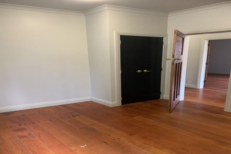 Photo of property in 12 Hargreaves Street, Mount Cook, Wellington, 6021