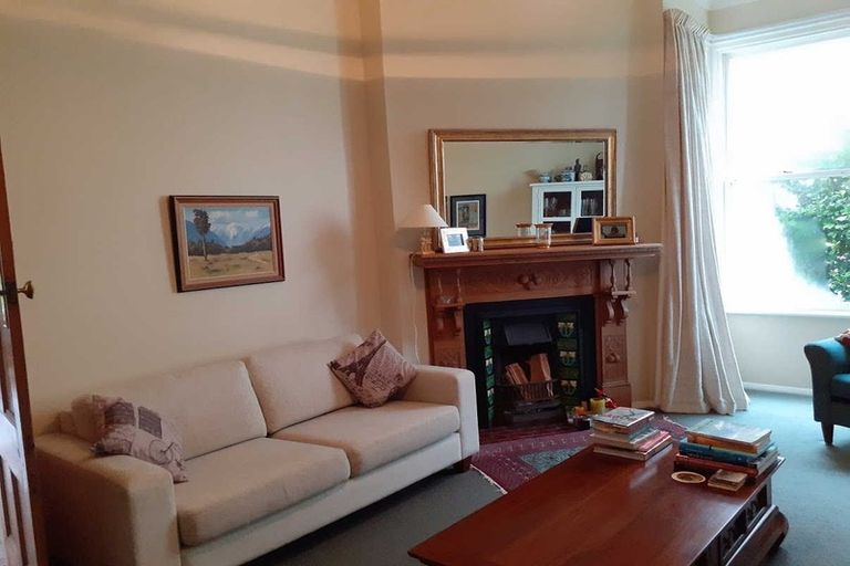 Photo of property in 152 Kelburn Parade, Kelburn, Wellington, 6012